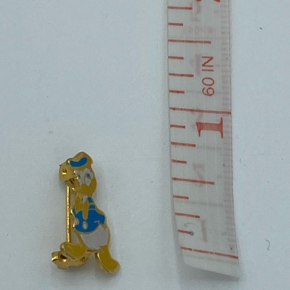Vintage Disney Donald Duck Enamel Pin - Picture 5 of 5